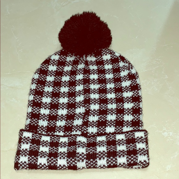 Macy's Accessories - Black and white winter beanie // never worn